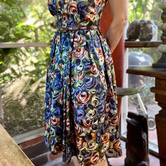 Vintage 1950’s abstract floral pattern, A-line midi dress. Size small. - Picture 4 of 10